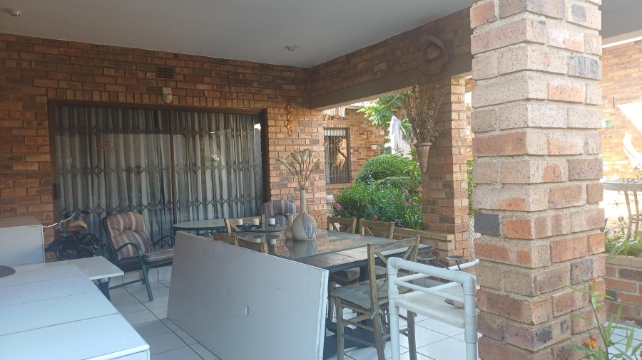5 Bedroom Property for Sale in Winchester Hills Gauteng