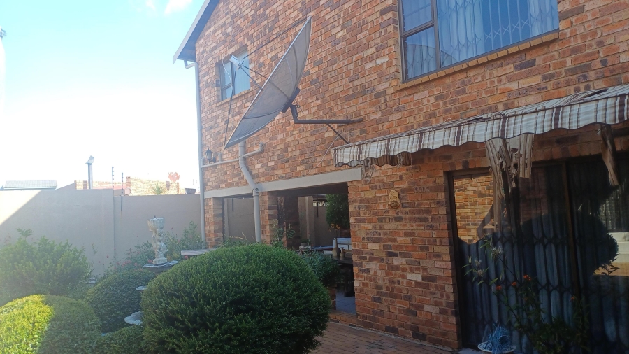 5 Bedroom Property for Sale in Winchester Hills Gauteng