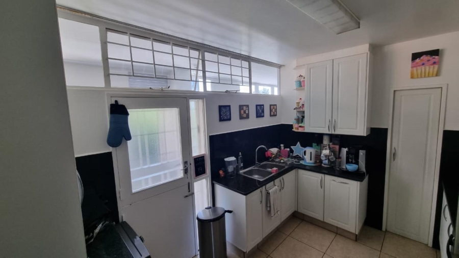 To Let 3 Bedroom Property for Rent in Benmore Gardens Gauteng