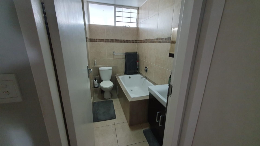 To Let 3 Bedroom Property for Rent in Benmore Gardens Gauteng