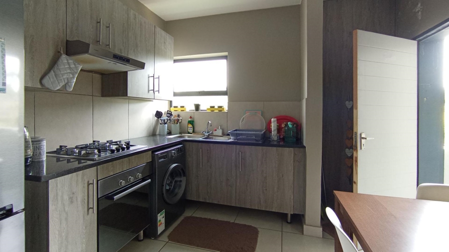 1 Bedroom Property for Sale in Glen Austin Gauteng