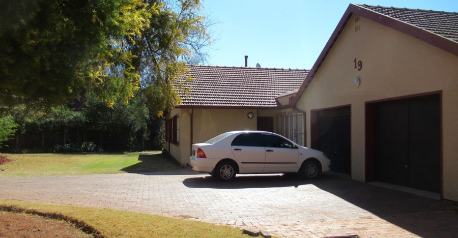 4 Bedroom Property for Sale in Constantia Kloof Gauteng