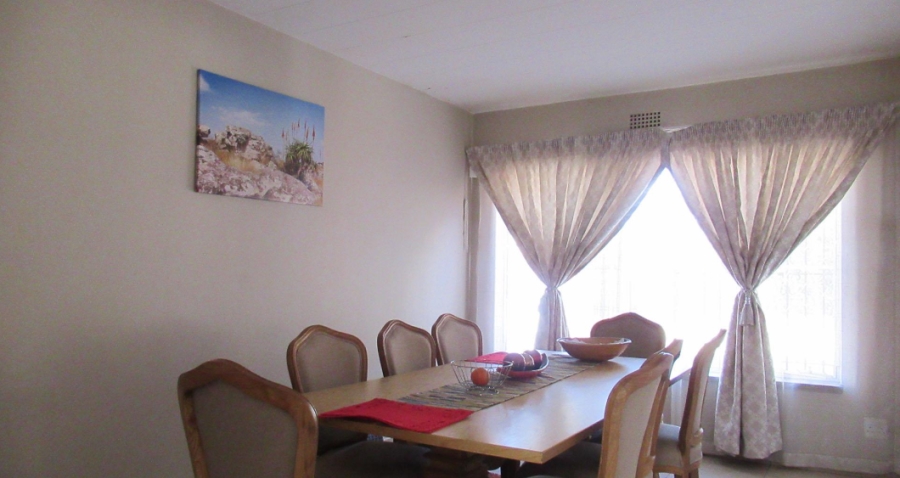 4 Bedroom Property for Sale in Constantia Kloof Gauteng