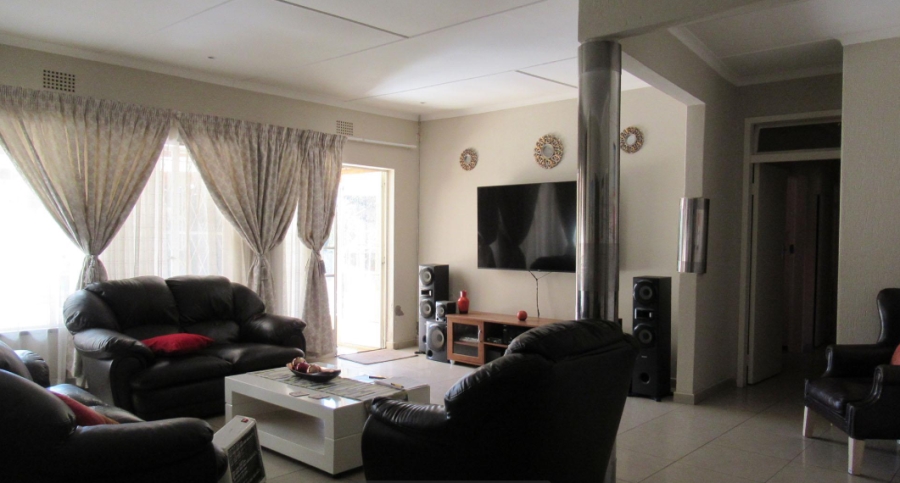 4 Bedroom Property for Sale in Constantia Kloof Gauteng