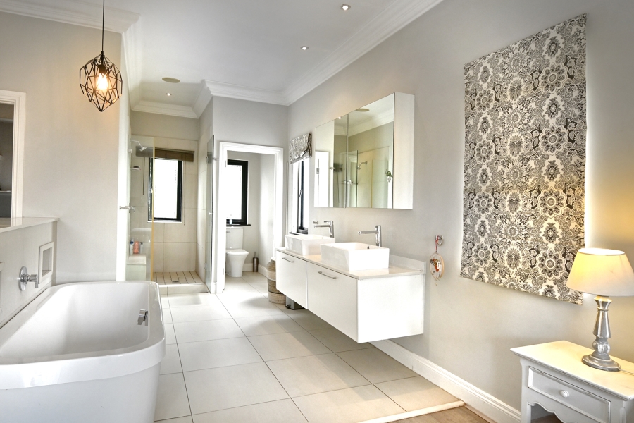 5 Bedroom Property for Sale in Bryanston Gauteng