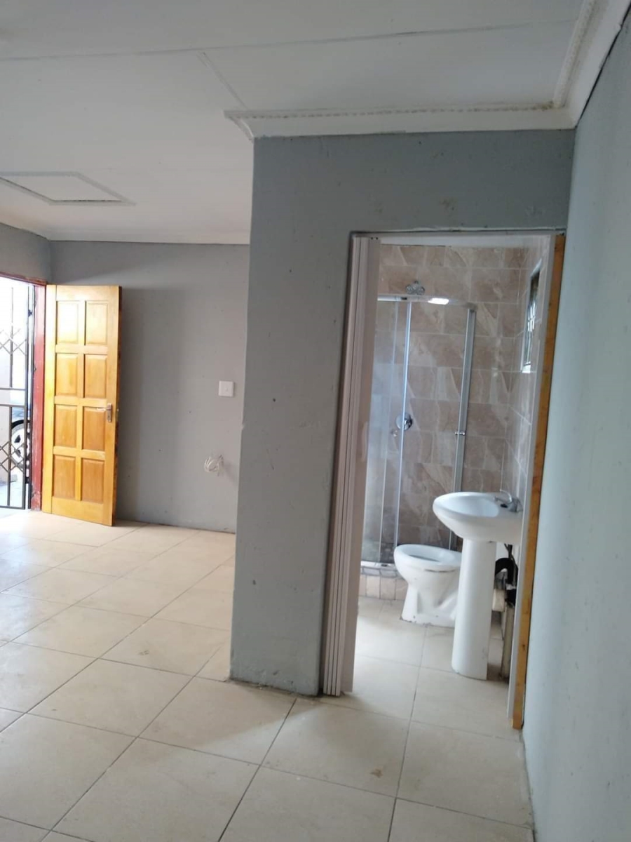 2 Bedroom Property for Sale in Protea Glen Gauteng