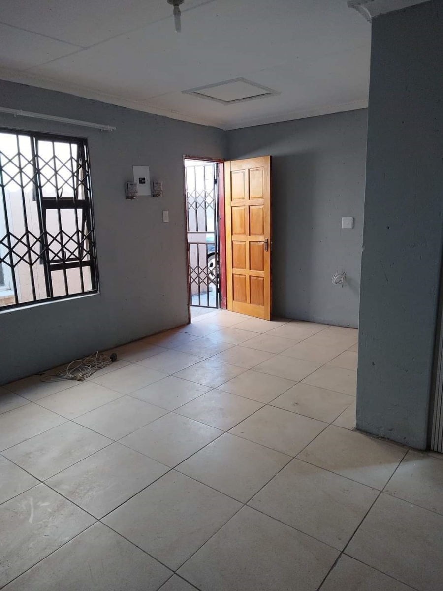 2 Bedroom Property for Sale in Protea Glen Gauteng