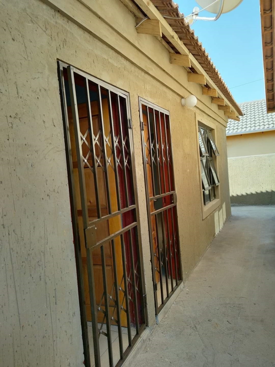 2 Bedroom Property for Sale in Protea Glen Gauteng