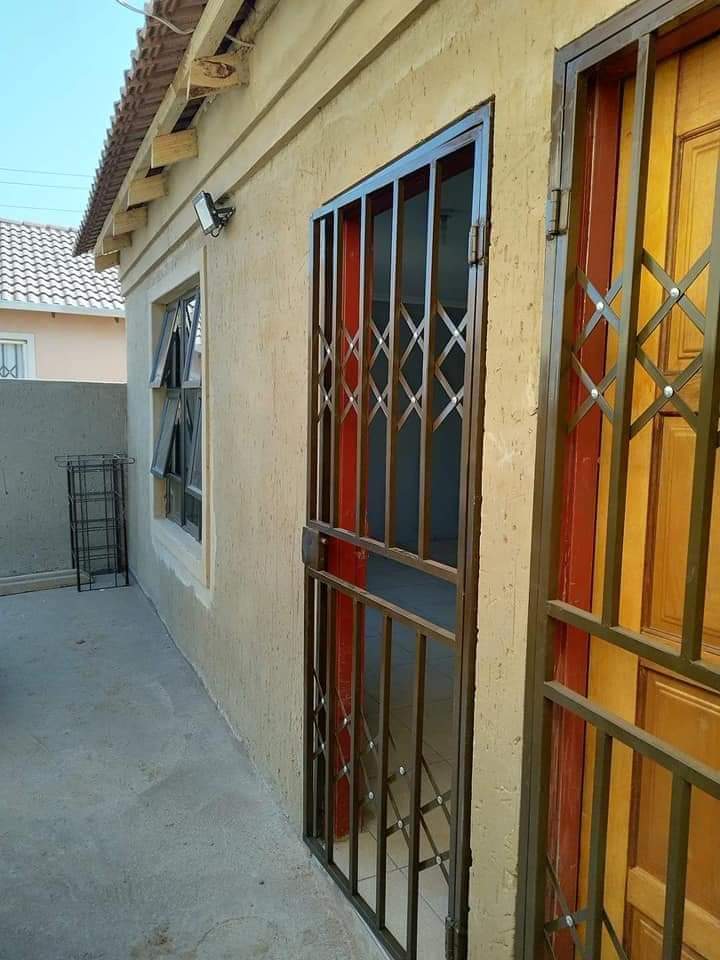 2 Bedroom Property for Sale in Protea Glen Gauteng