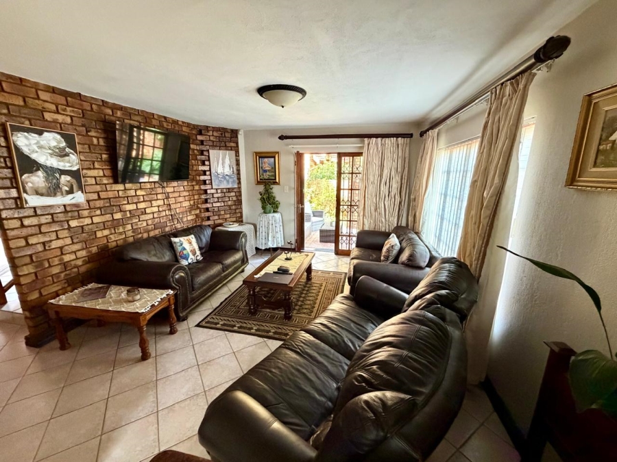 3 Bedroom Property for Sale in Eldoraigne Gauteng