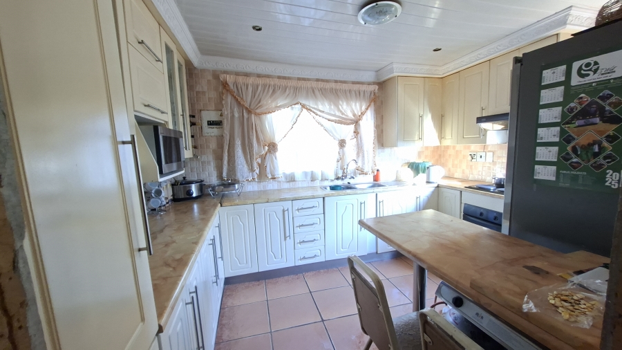 6 Bedroom Property for Sale in Tshepisong Gauteng