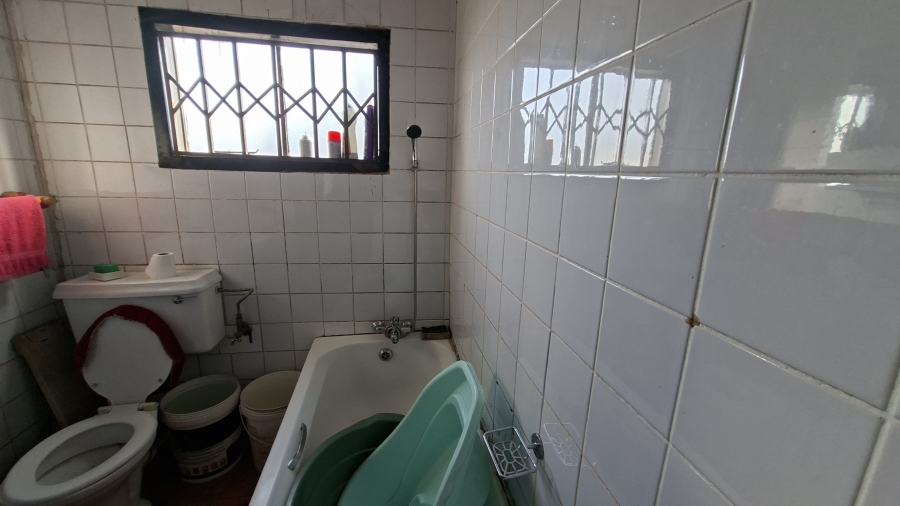 6 Bedroom Property for Sale in Tshepisong Gauteng