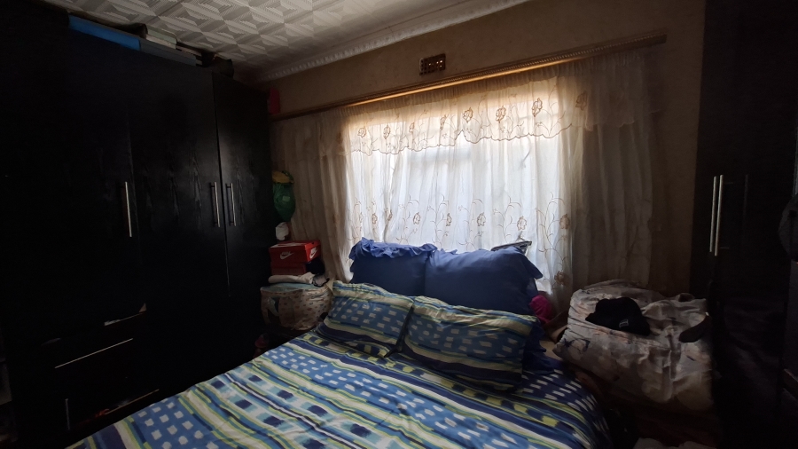 6 Bedroom Property for Sale in Tshepisong Gauteng