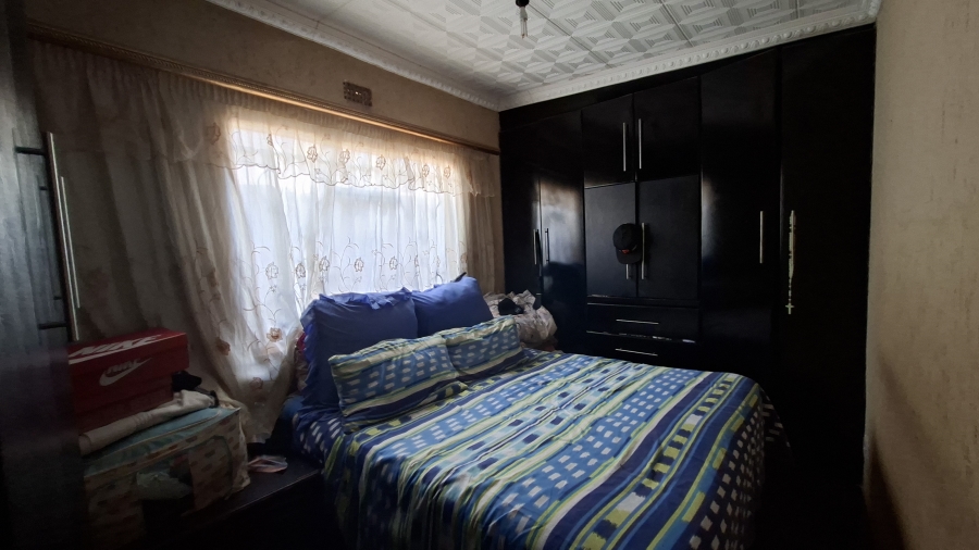 6 Bedroom Property for Sale in Tshepisong Gauteng