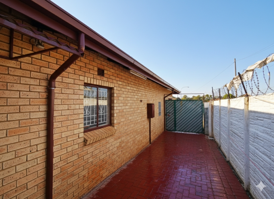 4 Bedroom Property for Sale in Lenasia Ext 11 Gauteng