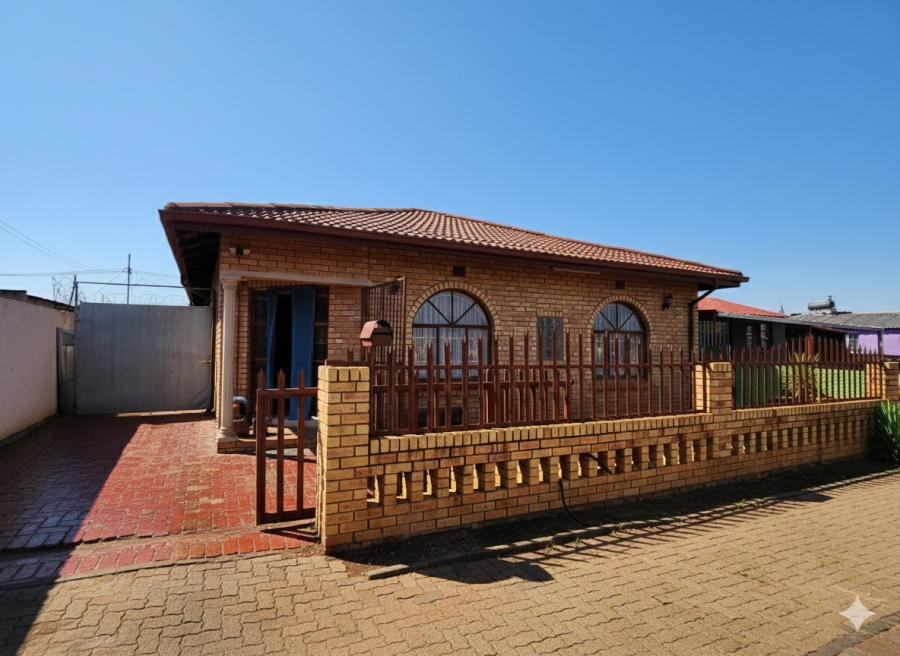 4 Bedroom Property for Sale in Lenasia Ext 11 Gauteng