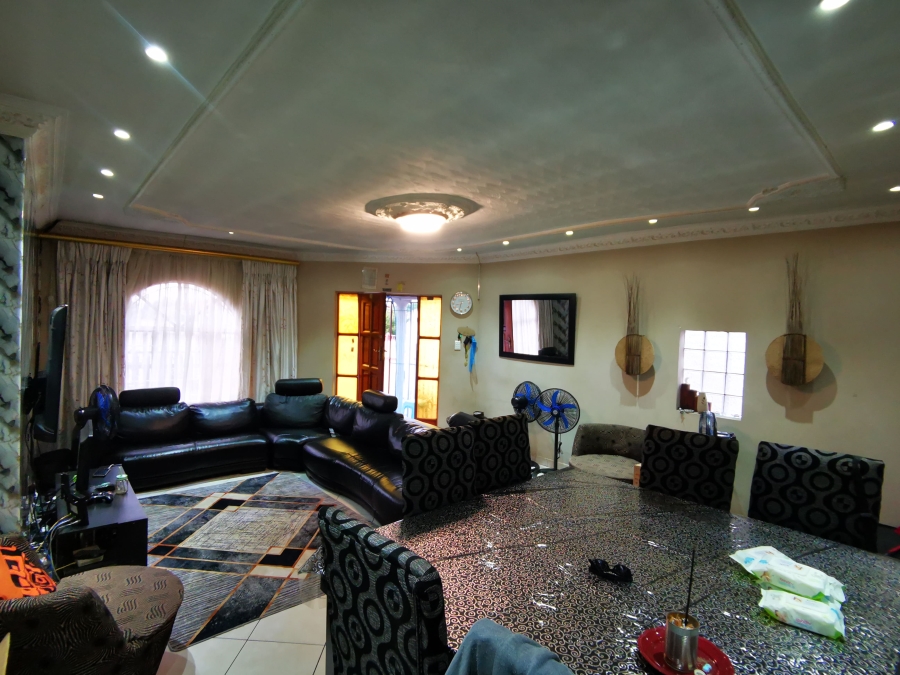 4 Bedroom Property for Sale in Lenasia Ext 11 Gauteng