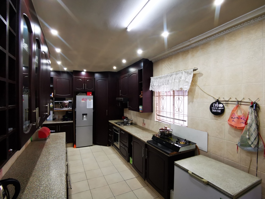 4 Bedroom Property for Sale in Lenasia Ext 11 Gauteng