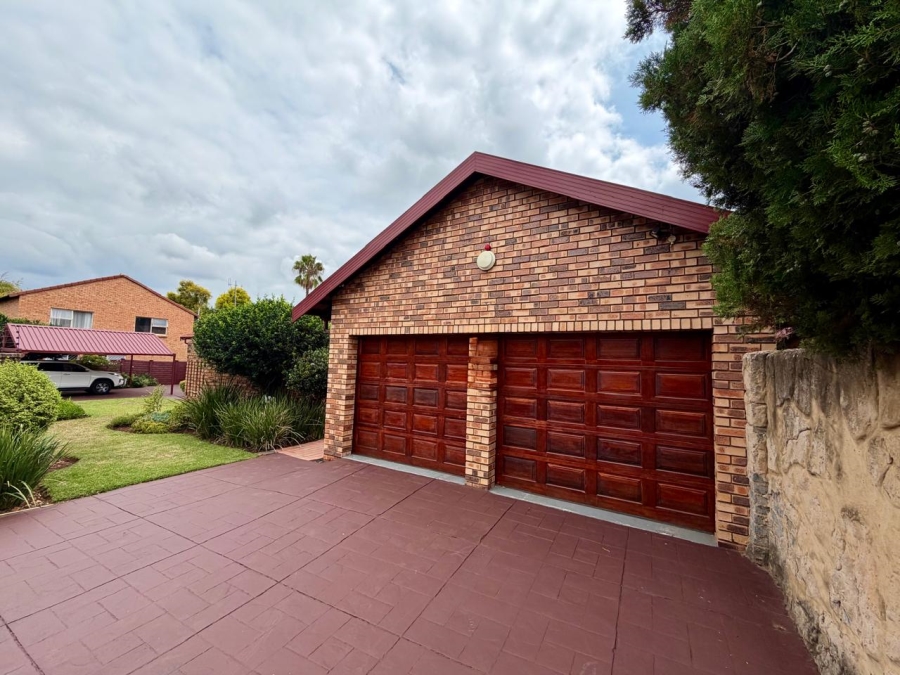 4 Bedroom Property for Sale in Wierda Park Gauteng