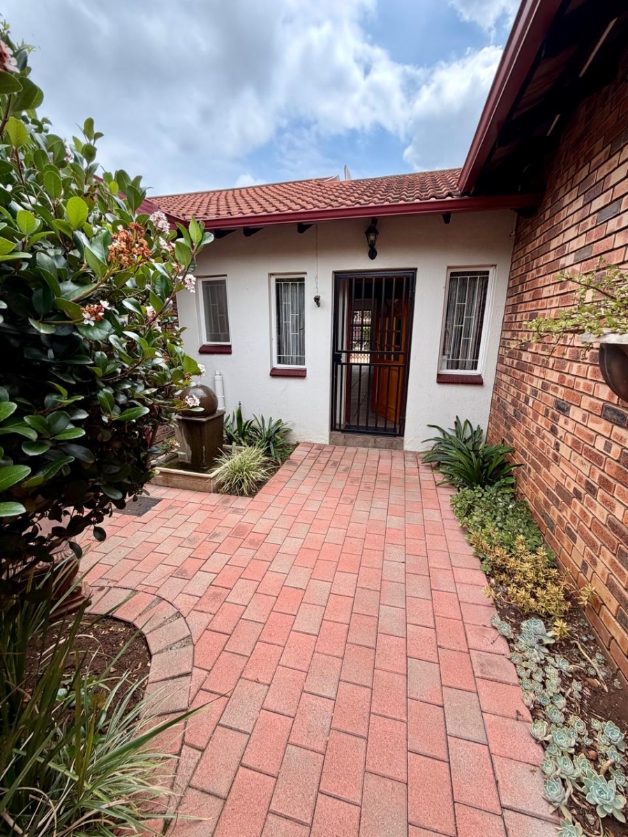 4 Bedroom Property for Sale in Wierda Park Gauteng