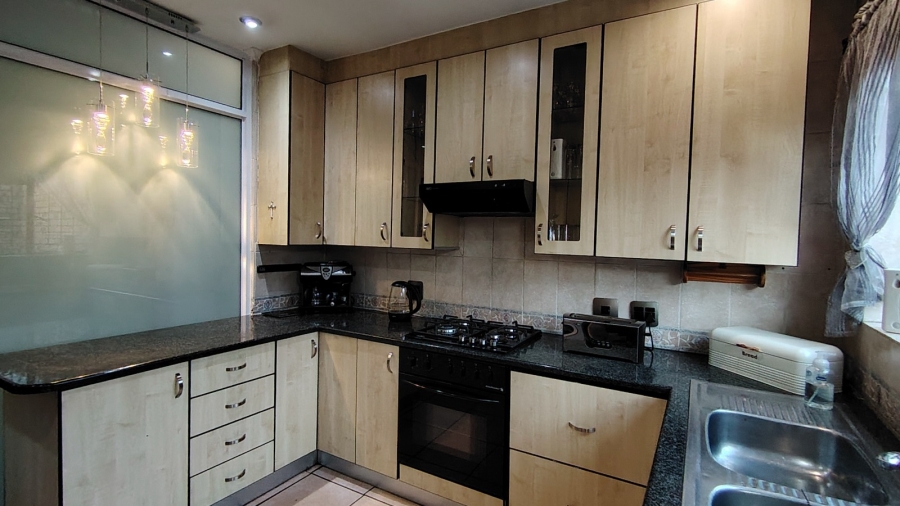 4 Bedroom Property for Sale in Wierda Park Gauteng