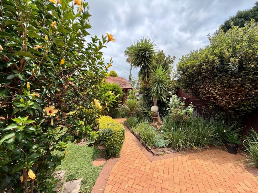 4 Bedroom Property for Sale in Wierda Park Gauteng