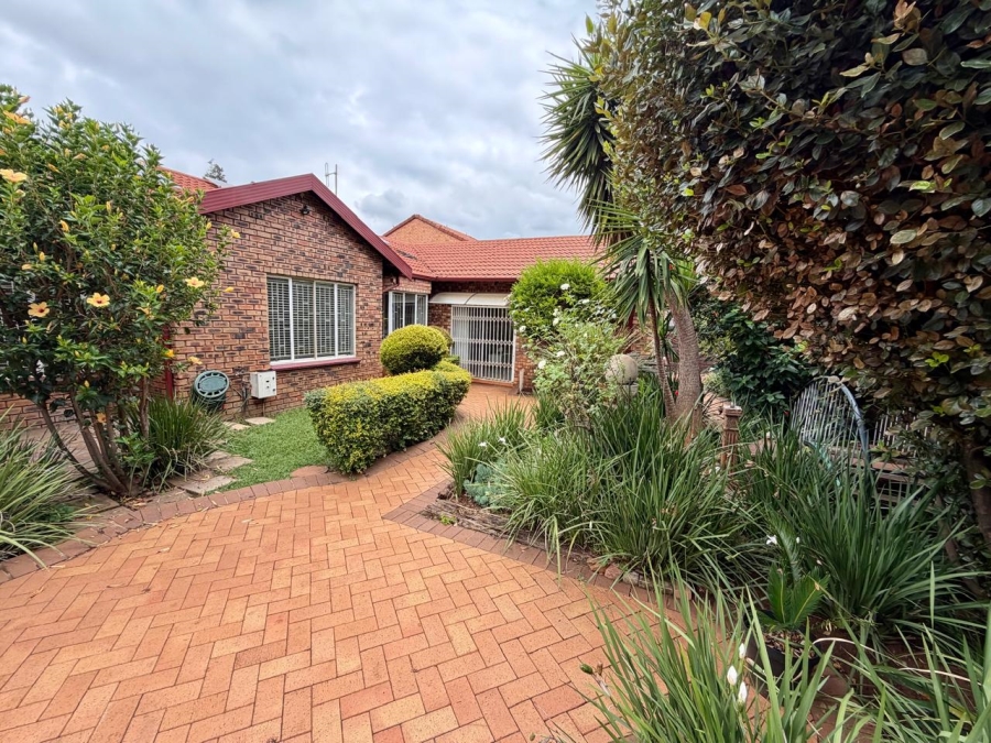 4 Bedroom Property for Sale in Wierda Park Gauteng