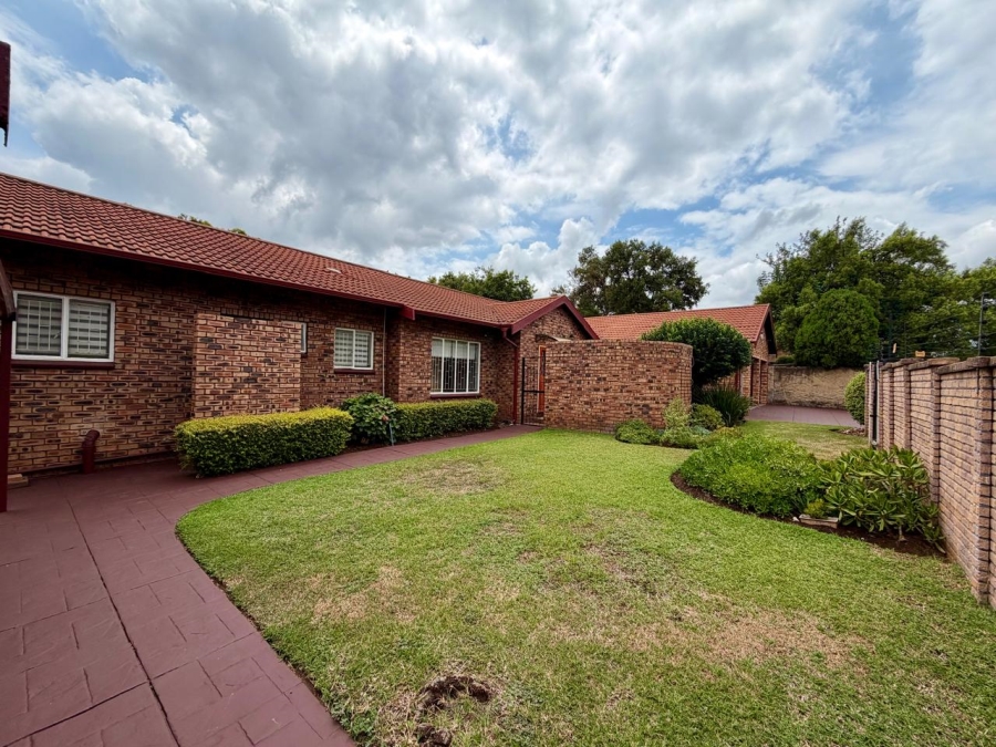 4 Bedroom Property for Sale in Wierda Park Gauteng