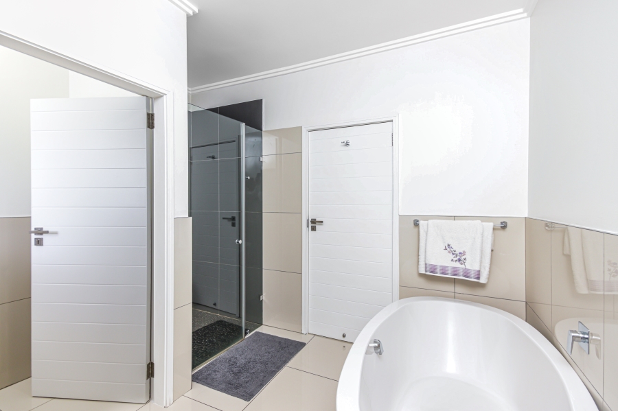 3 Bedroom Property for Sale in Lonehill Gauteng