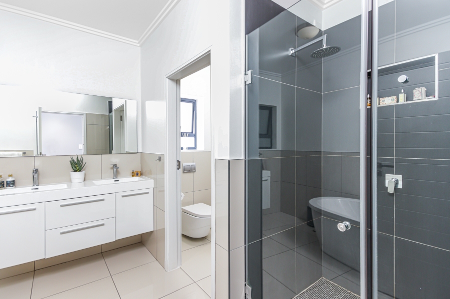 3 Bedroom Property for Sale in Lonehill Gauteng