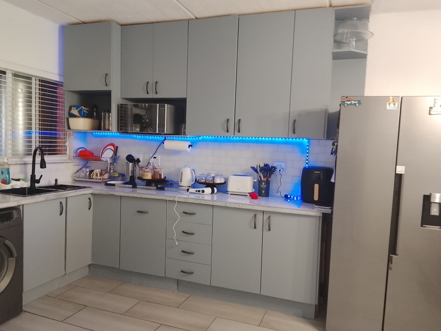 2 Bedroom Property for Sale in Vorna Valley Gauteng