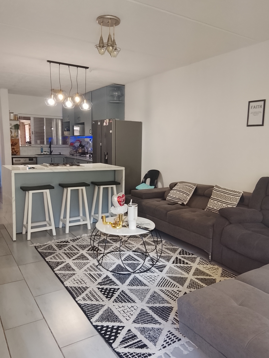 2 Bedroom Property for Sale in Vorna Valley Gauteng