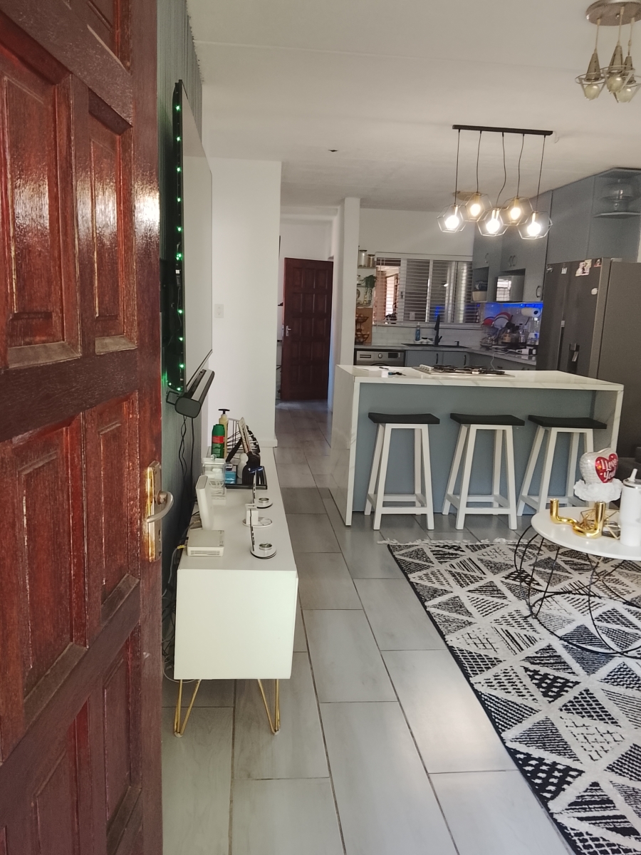 2 Bedroom Property for Sale in Vorna Valley Gauteng