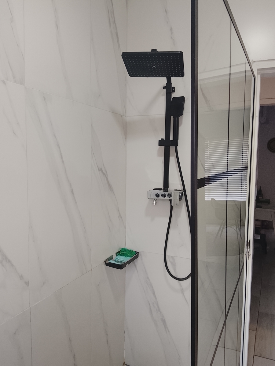 2 Bedroom Property for Sale in Vorna Valley Gauteng