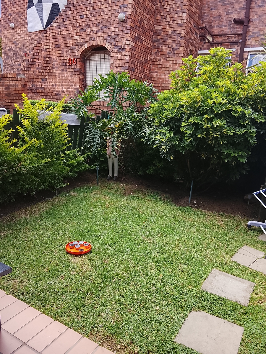 2 Bedroom Property for Sale in Vorna Valley Gauteng
