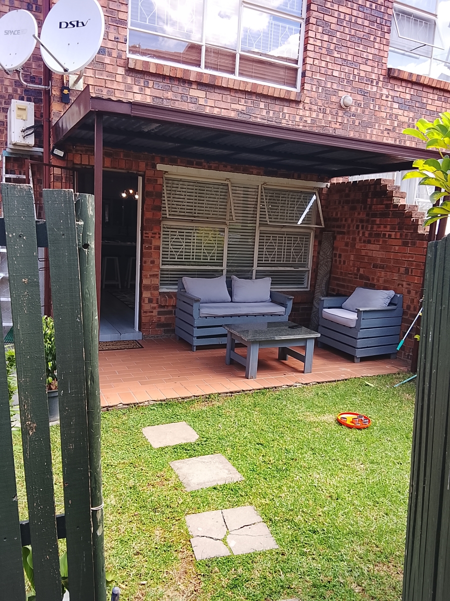 2 Bedroom Property for Sale in Vorna Valley Gauteng