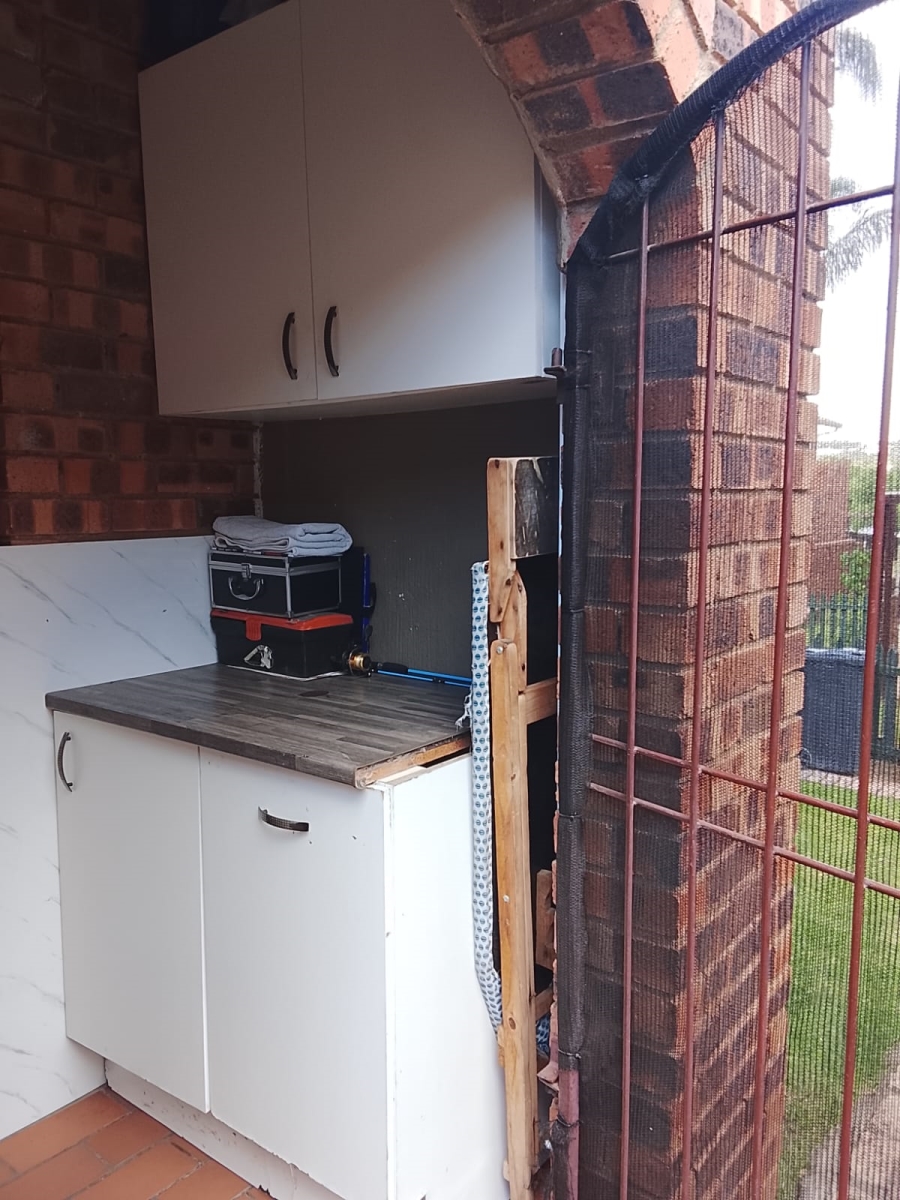 2 Bedroom Property for Sale in Vorna Valley Gauteng