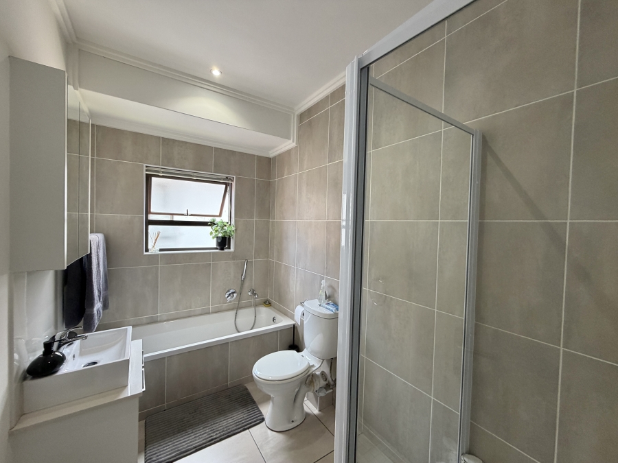 2 Bedroom Property for Sale in Barbeque Downs Gauteng