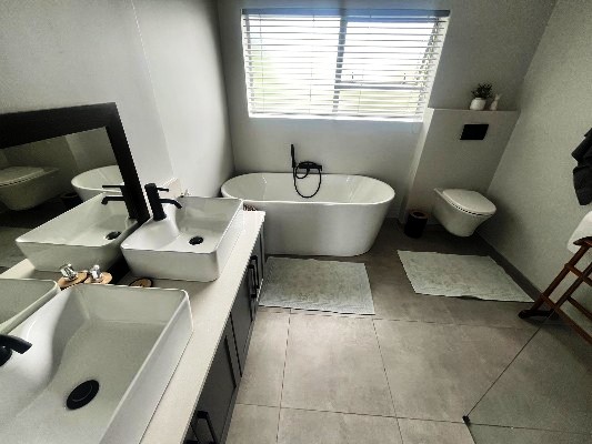 5 Bedroom Property for Sale in Eldoraigne Gauteng