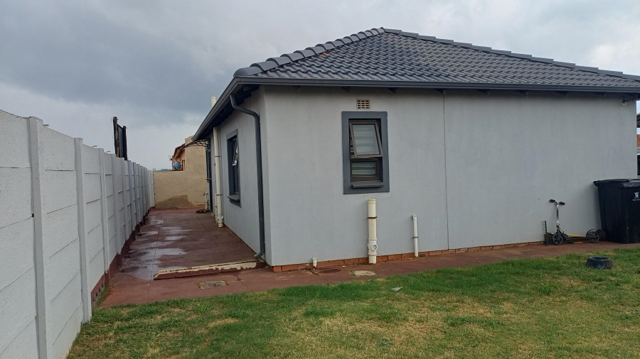 3 Bedroom Property for Sale in Sky City Gauteng