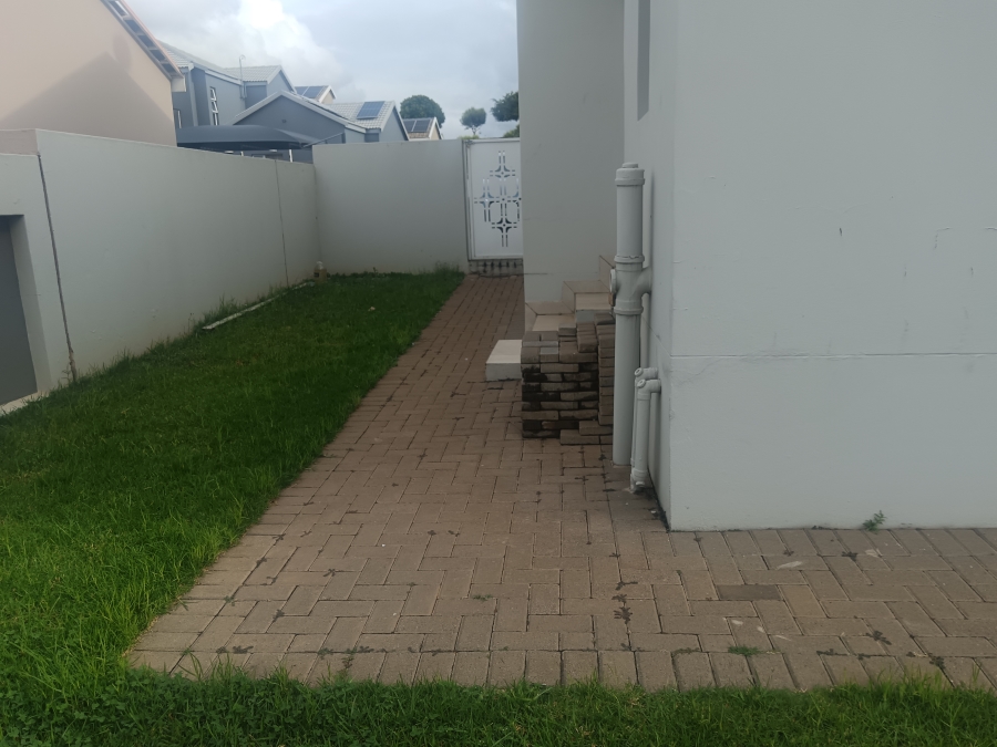 4 Bedroom Property for Sale in Thatchfield Estate Gauteng