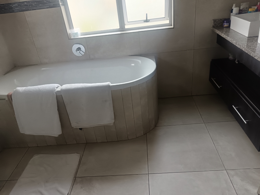 4 Bedroom Property for Sale in Thatchfield Estate Gauteng