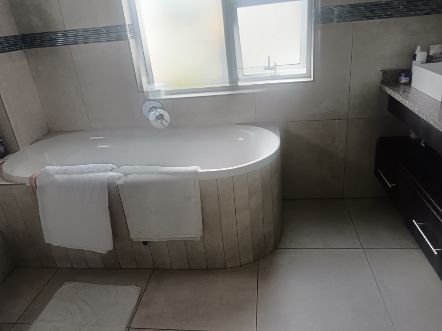 4 Bedroom Property for Sale in Thatchfield Estate Gauteng