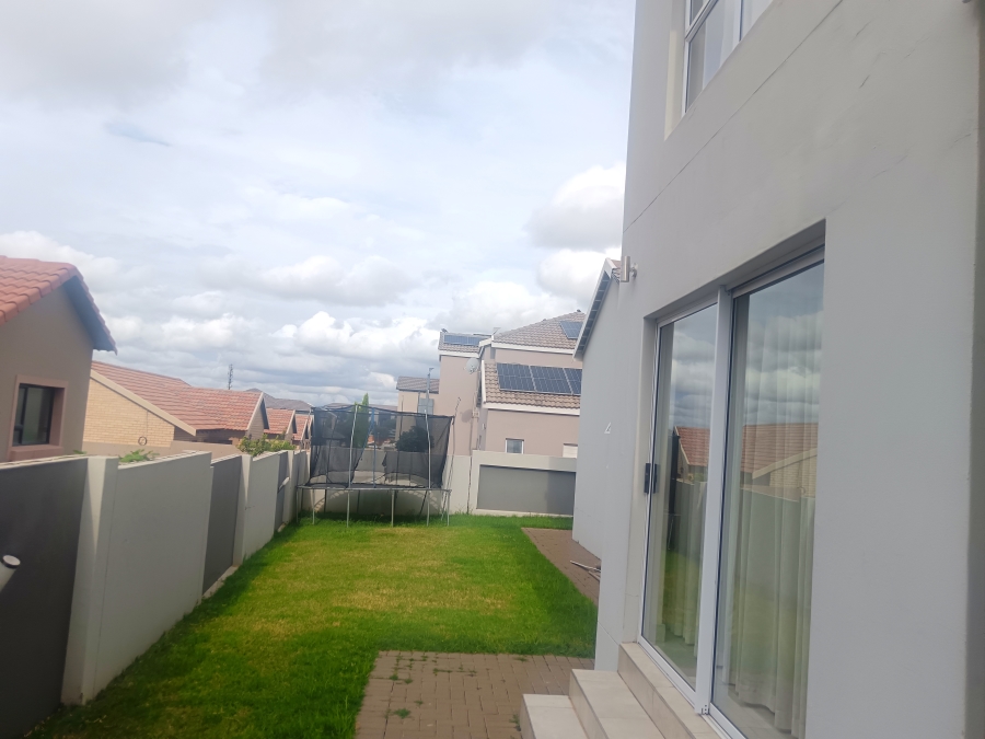 4 Bedroom Property for Sale in Thatchfield Estate Gauteng
