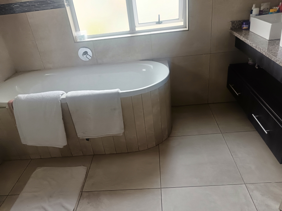 4 Bedroom Property for Sale in Thatchfield Estate Gauteng