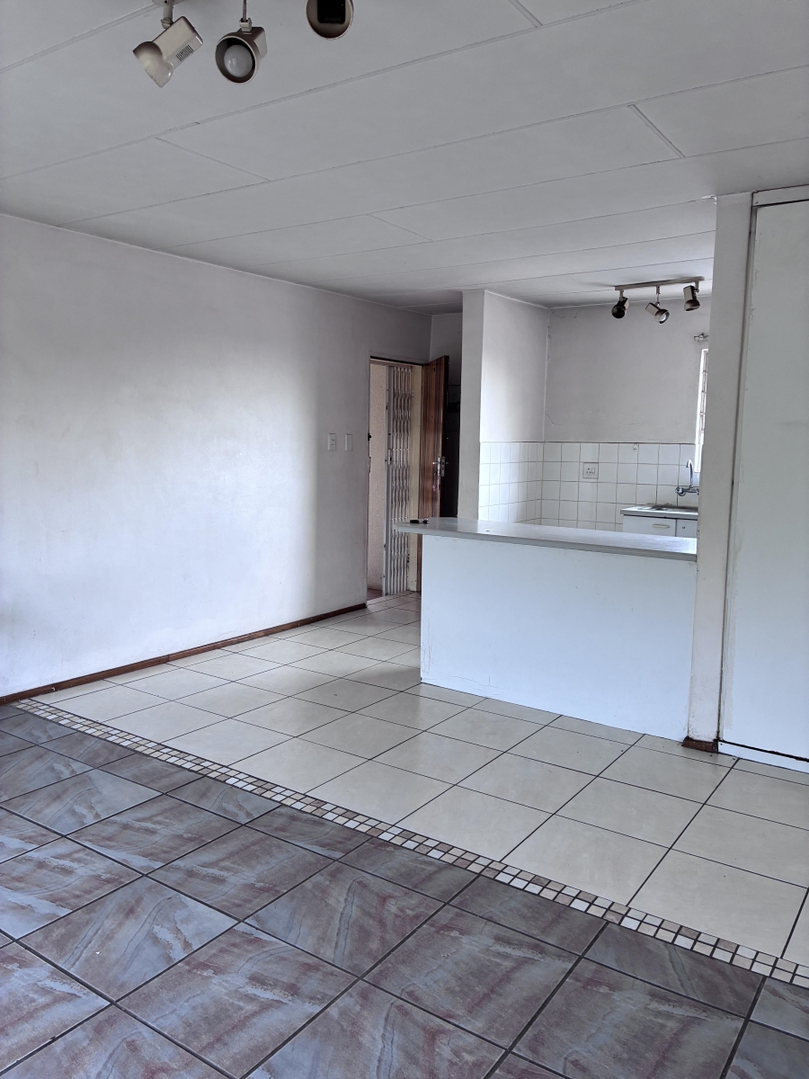 2 Bedroom Property for Sale in Vorna Valley Gauteng