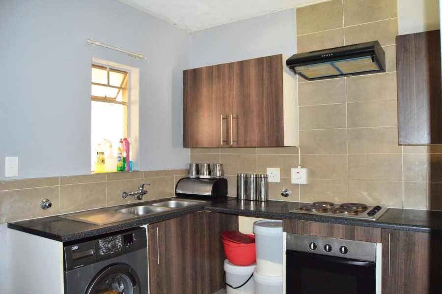 2 Bedroom Property for Sale in Monavoni Gauteng