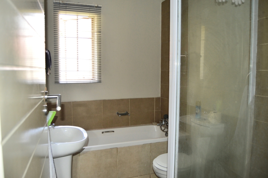 2 Bedroom Property for Sale in Monavoni Gauteng