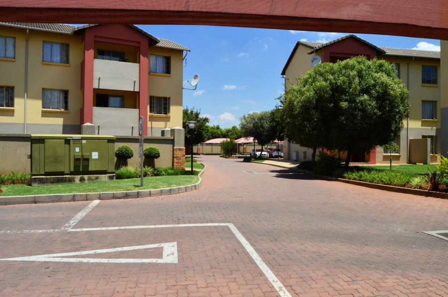 2 Bedroom Property for Sale in Monavoni Gauteng