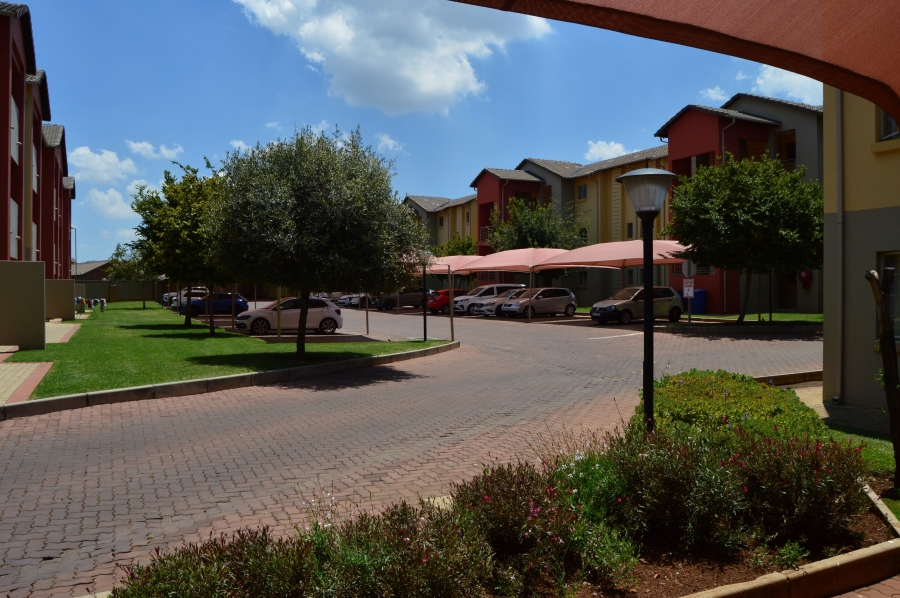 2 Bedroom Property for Sale in Monavoni Gauteng